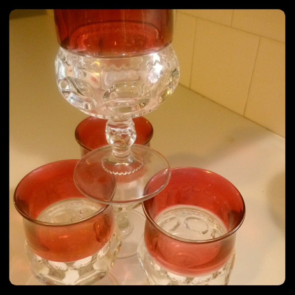 4-Vintage Kings Crown Ruby Red Thumb Print - Gem